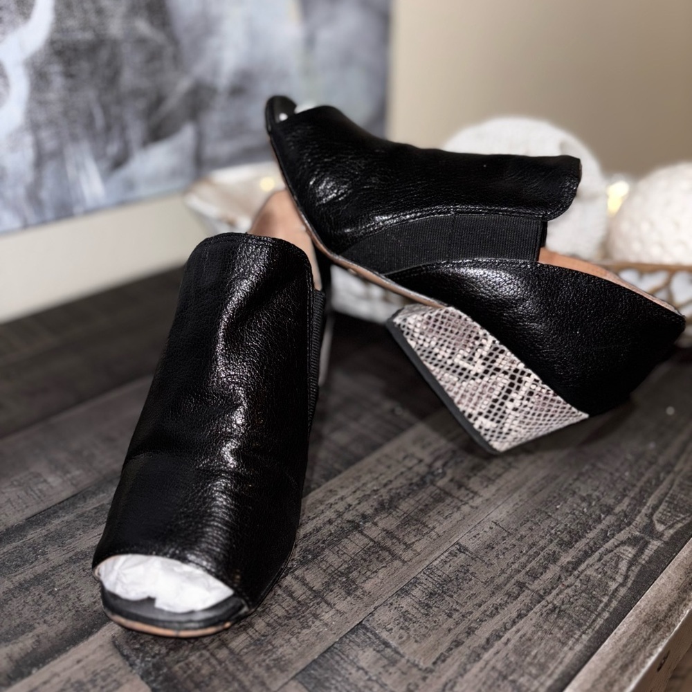 Corso Como “Solanya” Peep Toe Snakeskin Block Heel 7.5 M Womens Slip On Sandals - Picture 8 of 10